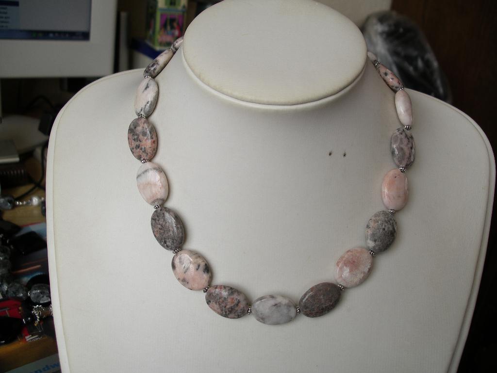Een mooie Gemeleerde Jaspis edelstenen ketting, Sieraden, Tassen en Uiterlijk, Antieke sieraden, Verzenden, Overige materialen