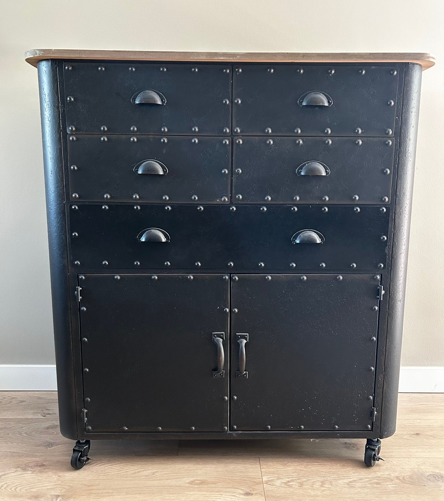 Prachtige dressoir kast op wielen, Ophalen, 50 tot 100 cm, Zo goed als nieuw, Metaal