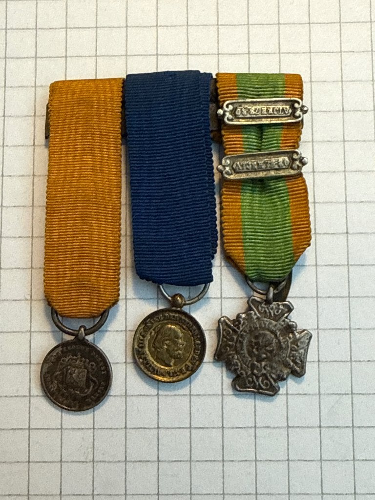 KNIL miniatuur groepje, Ophalen of Verzenden, Marine, Nederland, Lintje, Medaille of Wings