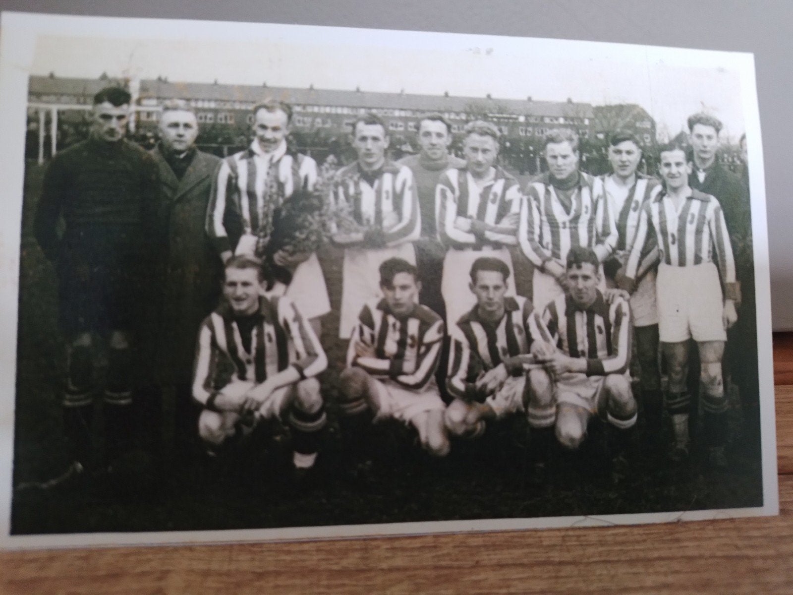 Foto van V.V Heerenveen met speler Abe Lenstra, Verzamelen, Ophalen of Verzenden, Voor 1940
