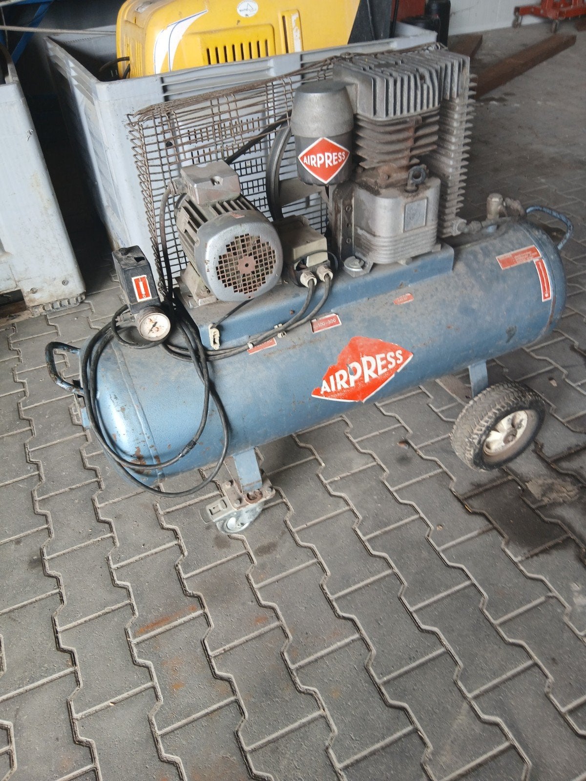 compressor, Minder dan 25 liter, Ophalen of Verzenden, Gebruikt, Minder dan 200 liter/min