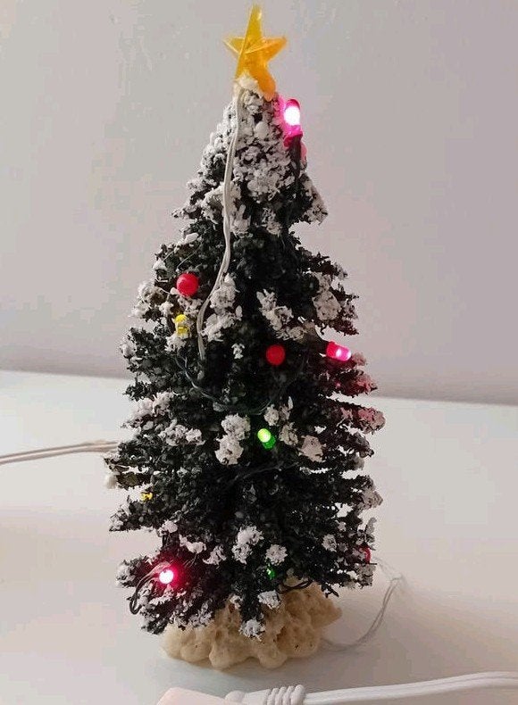 Verlichte Kerstboom voor Kerstdorp ong 16 cm hoog, Ophalen of Verzenden