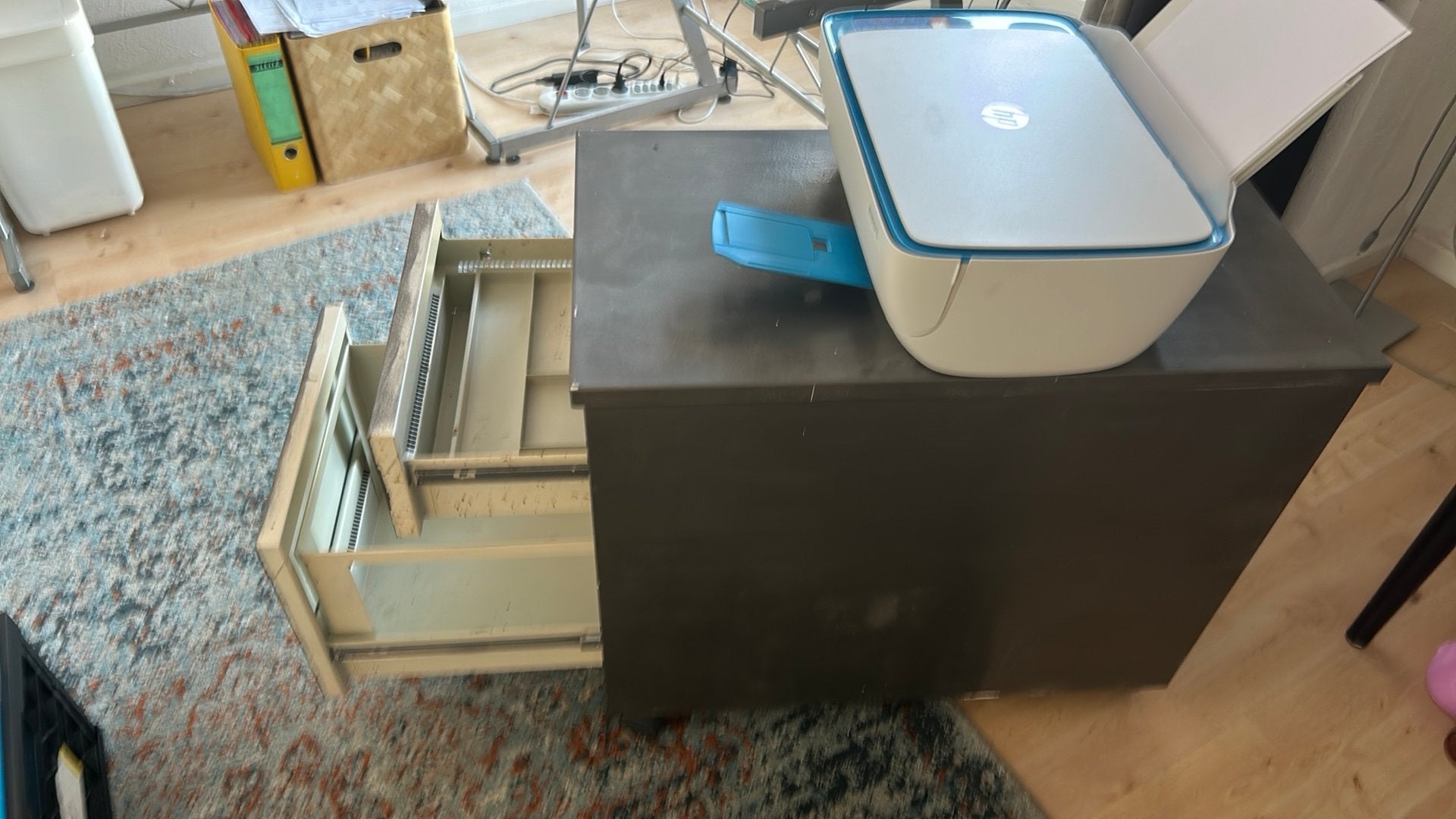 Archiefkast met hangmappen en toebehoren, Ophalen