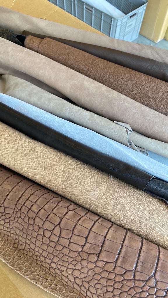 Restpartijen leer te koop, Bruin, Leer of Kunstleer, Nieuw, Ophalen of Verzenden