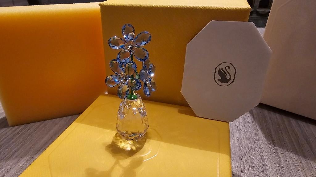 Swarovski Flower Dreams Vergeet Me Nietje! NIEUW!, Ophalen of Verzenden, Nieuw, Figuurtje