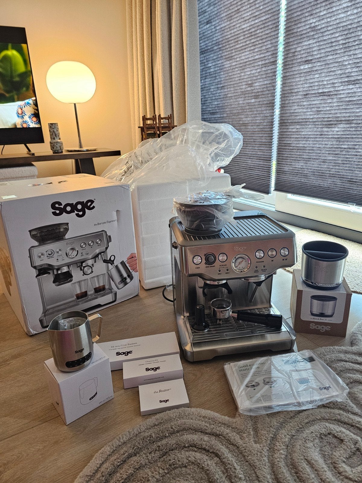 Nieuw in doos: Sage Barista Express + Knock Box, Witgoed en Apparatuur, Espresso apparaat, Nieuw, Koffiebonen, 2 tot 4 kopjes