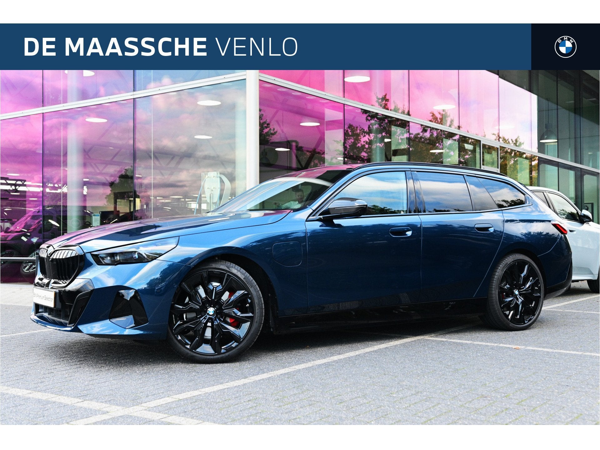 BMW 5 Serie Touring 530e M Sport Automaat / Panoramadak / Tr