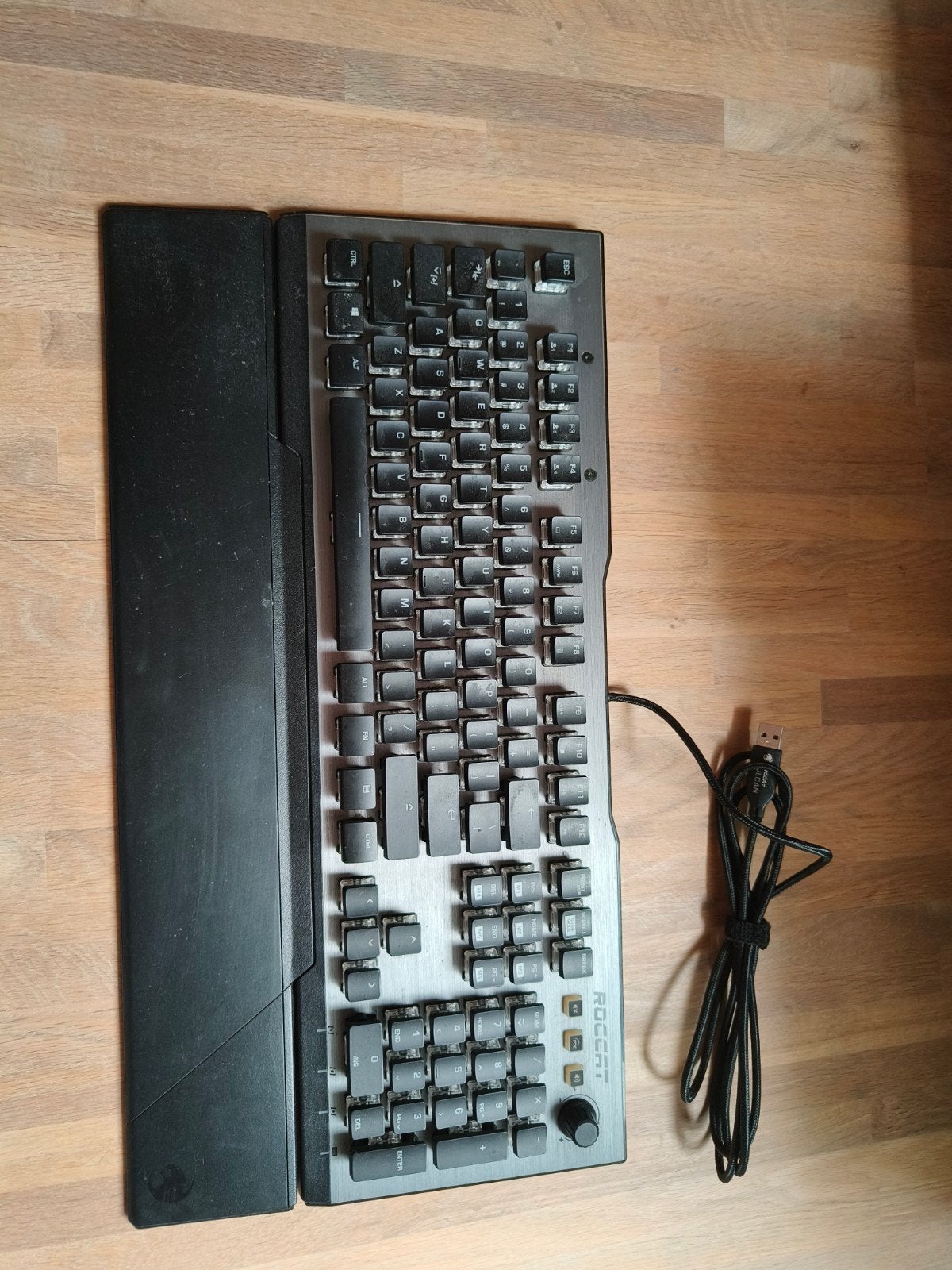 ROCCAT Vulcan Gaming Toetsenbord met RGB Verlichting, Computers en Software, Toetsenborden, Gebruikt, Gaming toetsenbord, Ophalen of Verzenden