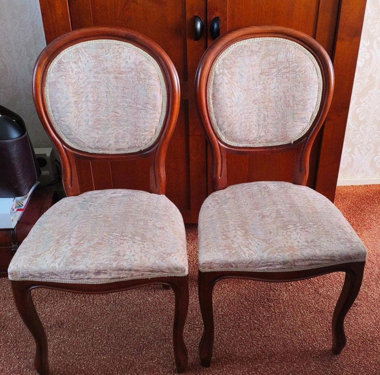 Mooie klassieke eetkamer stoelen 4x a €15,- te koop ,
in goe, Antiek en Kunst, Ophalen