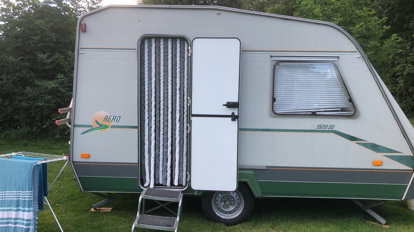Delta 3500 DD Caravan uit 1997 - Compact en Compleet, Omvormbare zithoek, Treinzit, Particulier, 4 tot 5 meter
