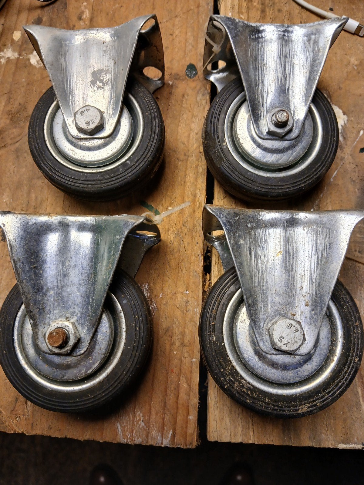 Set van 4 zwenkwielen - 7 cm doorsnee, Ophalen