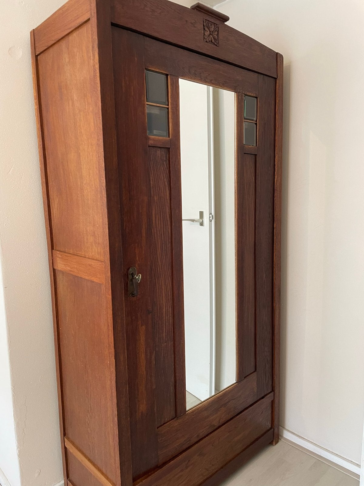 Antieke houten kast met spiegeldeur, Ophalen