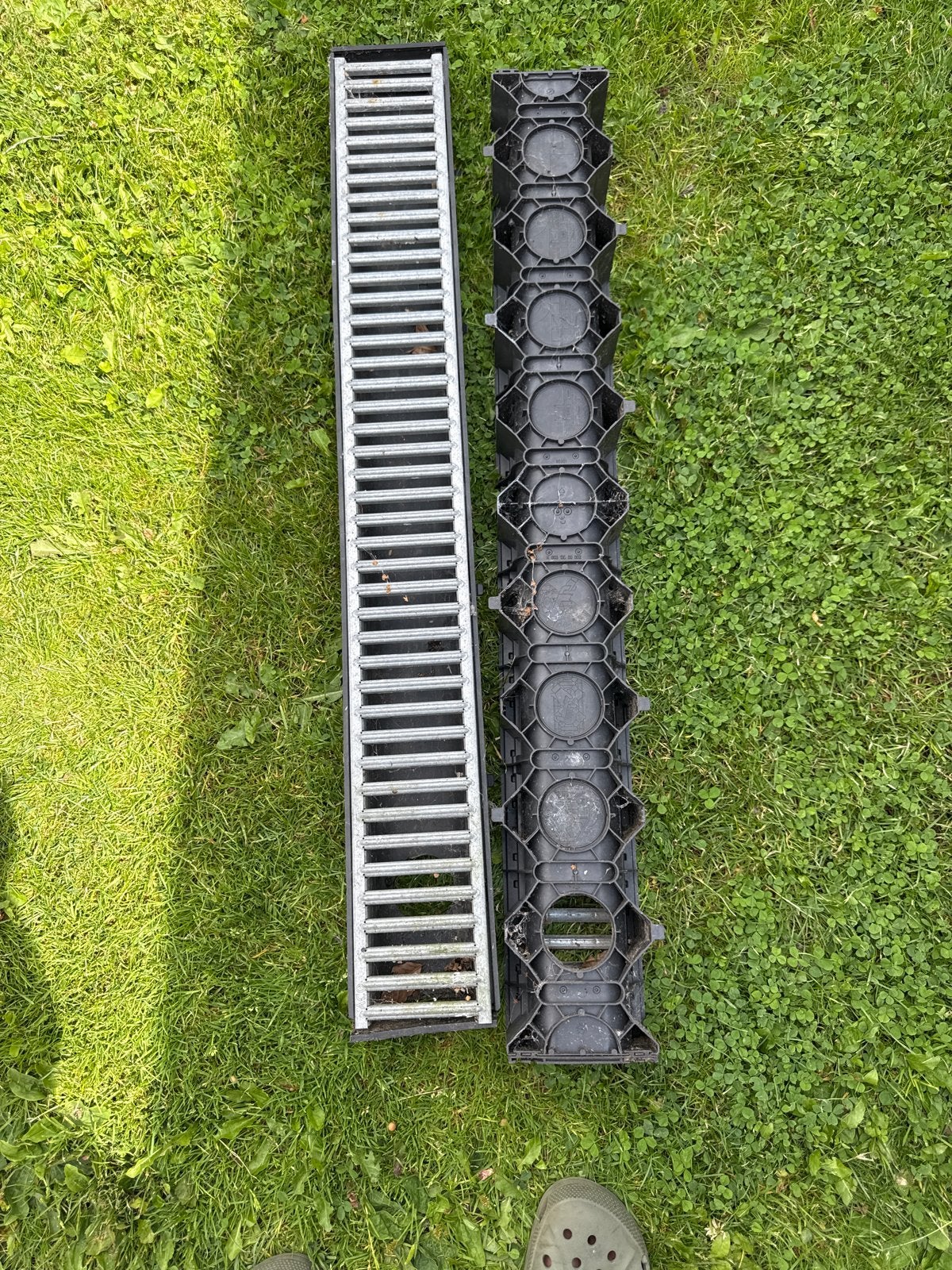 Afvoergoot met rooster - 2 stuks, Ophalen, Gebruikt, Minder dan 2 meter, 40 tot 60 mm