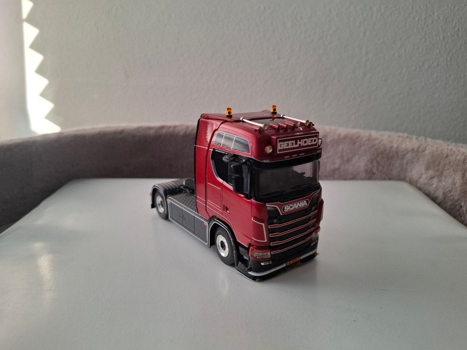 WSI Geelhoed rode Scania S, Hobby en Vrije tijd, Modelauto's | 1:50, Ophalen of Verzenden, Nieuw, Bus of Vrachtwagen, Wsi