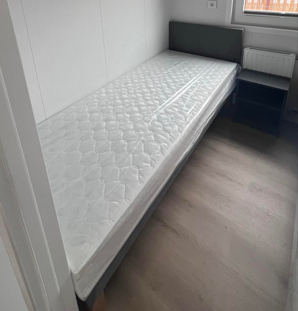 Eenpersoonsbed met matras en nachtkastje nieuw, Ophalen, Eenpersoons, Nieuw, 80 cm