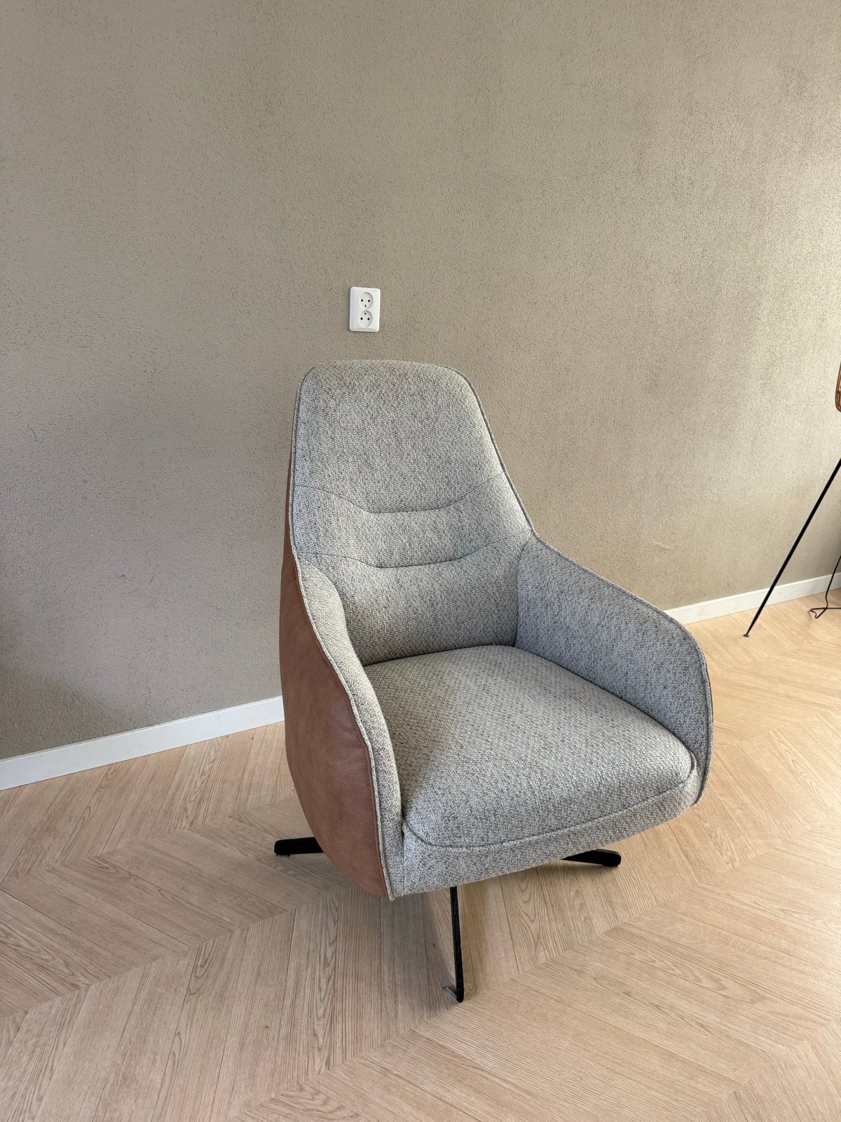 XOOON Design Fauteuil - Stijlvol en Comfortabel, Ophalen, Overige kleuren, Leer, Zo goed als nieuw