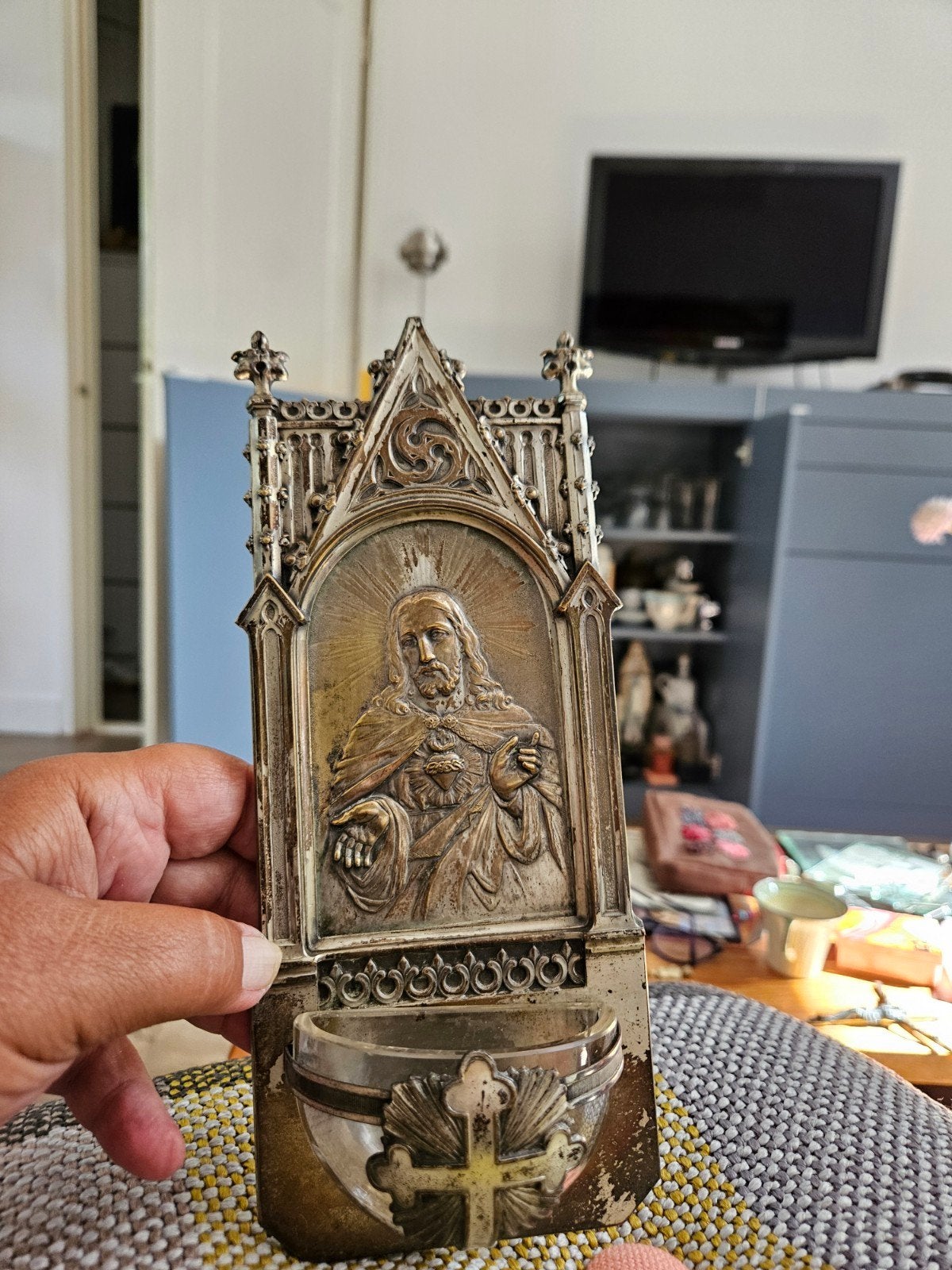 Antiek wijwaterbakje met Heilig Hart van Jezus, Ophalen