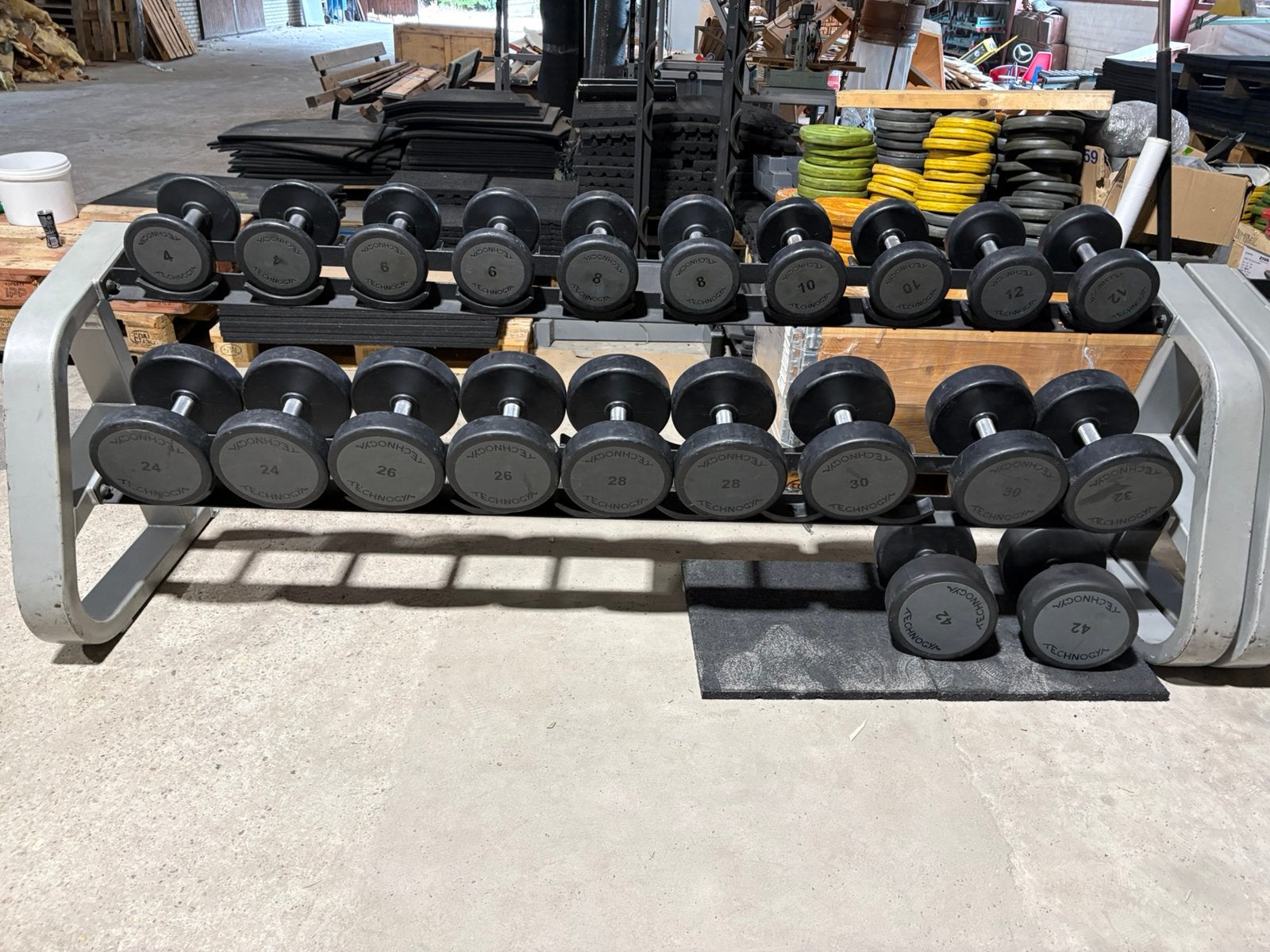 Technogym pu urethane dumbbell set 4-50 kg gewichten, Sport en Fitness, Ophalen, Dumbbell, 4-50 kg, Dumbbells