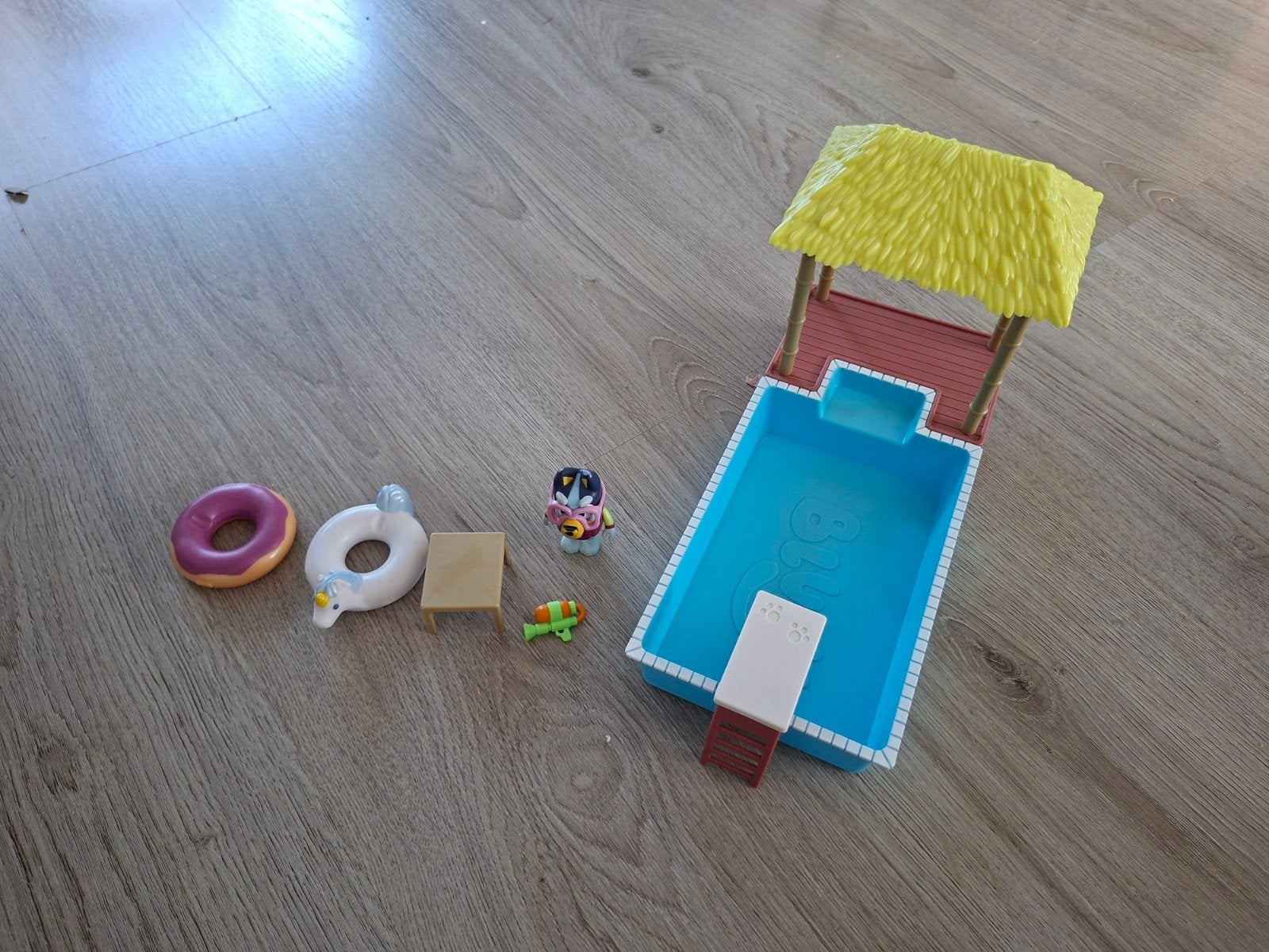 Bluey zwembad met figuur en accessoires, Ophalen, Gebruikt, Jongen of Meisje