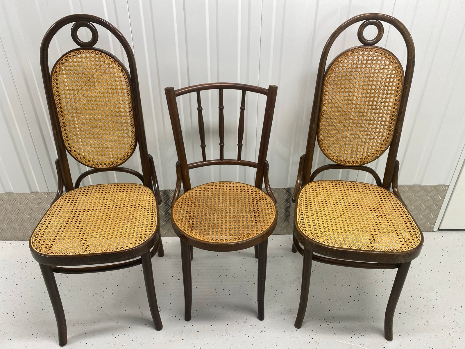Set van 3 Thonet stoelen met rotan zitting, Ophalen