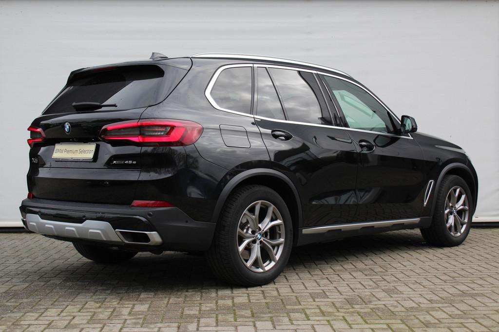 BMW X5 xDrive45e High Executive xLine Automaat / Comfort Acc, Gebruikt, Met garantie (alle), Metallic lak, Zwart