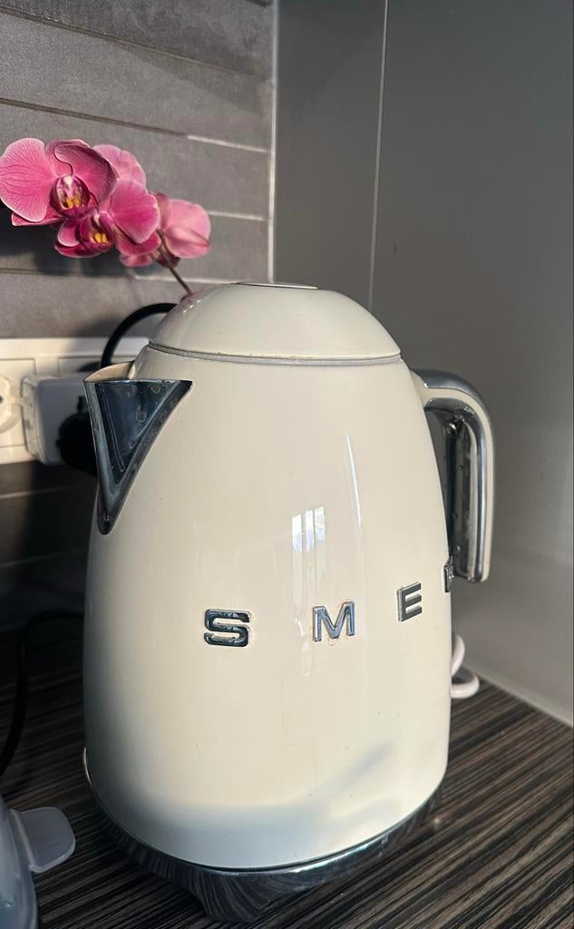 Smeg Waterkoker Crème - Stijlvol en Functioneel, Witgoed en Apparatuur, Broodroosters, Ophalen of Verzenden, Zo goed als nieuw