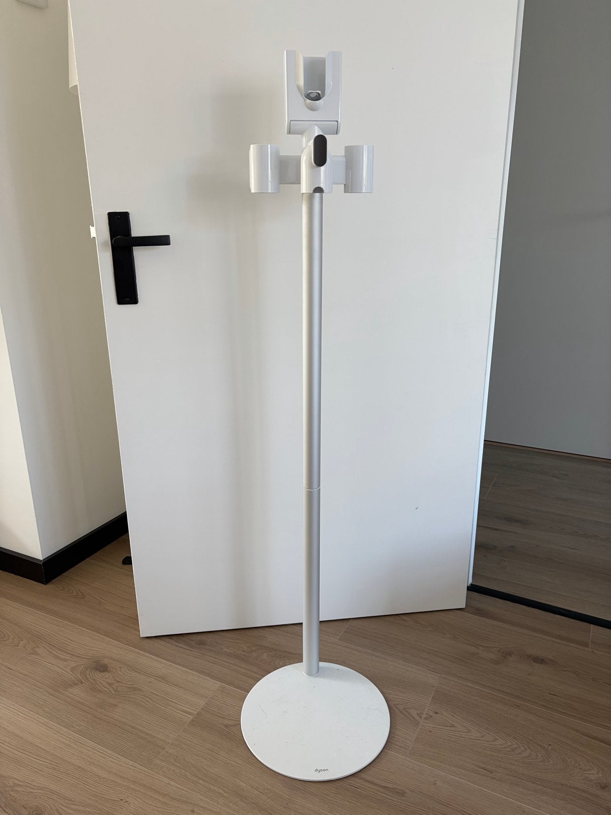 Dyson Vloerstandaard voor Dyson V15, Inclusief accessoires, Overige typen, Ophalen of Verzenden, Zo goed als nieuw