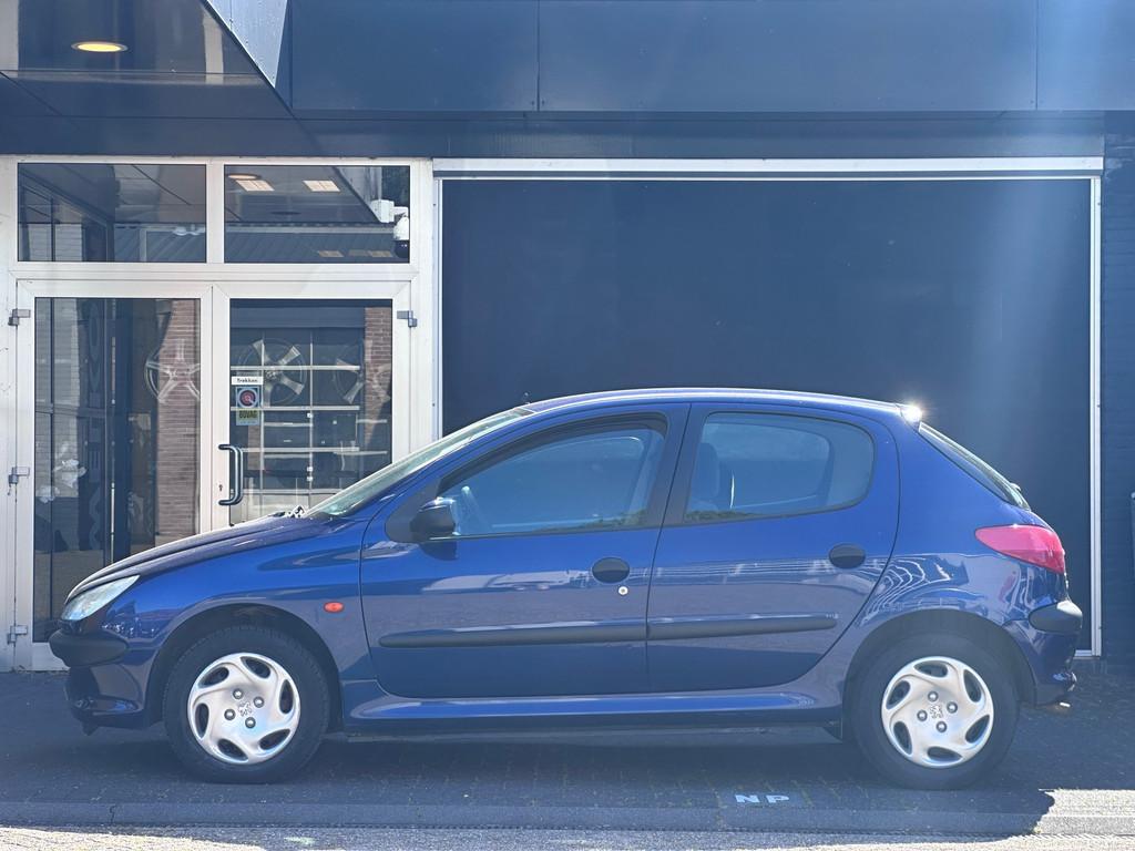 Peugeot 206 1.4 XT 5-DEURS / ELEKT RAMEN / NAP, 31 €/maand, 4 cilinders, Blauw, Origineel Nederlands