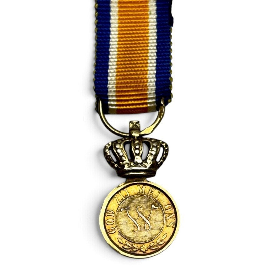 Twee zilveren onderscheidingen, orde van Oranje Nassau, Ophalen of Verzenden, Zilver, Nederland