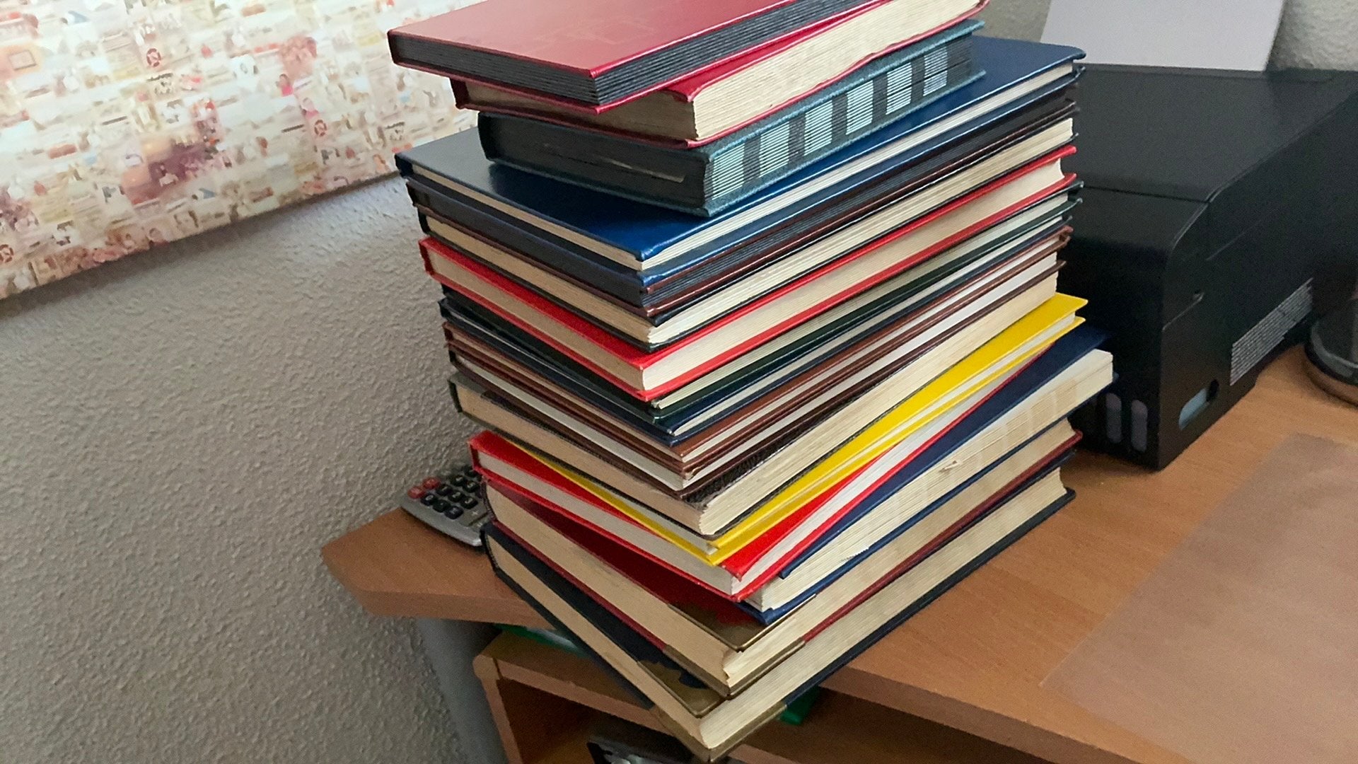 Verzameling postzegels in 17 stockboeken, Postzegels en Munten, Ophalen of Verzenden, Nederland