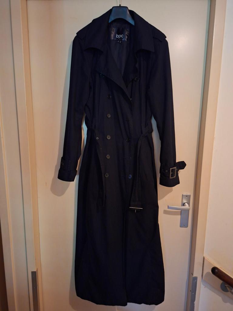 BPC Zwarte Lange Trenchcoat/Regenjas Maat 42/44, Zwart, Maat 42/44 (L), Ophalen of Verzenden, Zo goed als nieuw