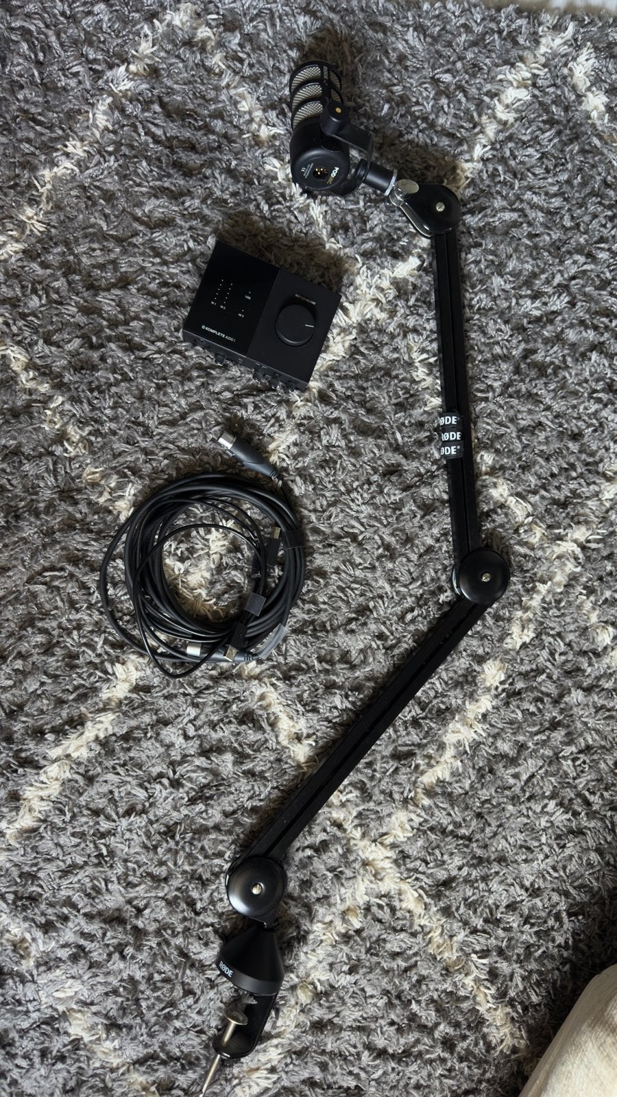 Rode PodMic met Komplete Audio 1 en Rode PSA1+ arm, Ophalen of Verzenden, Zo goed als nieuw, Studiomicrofoon