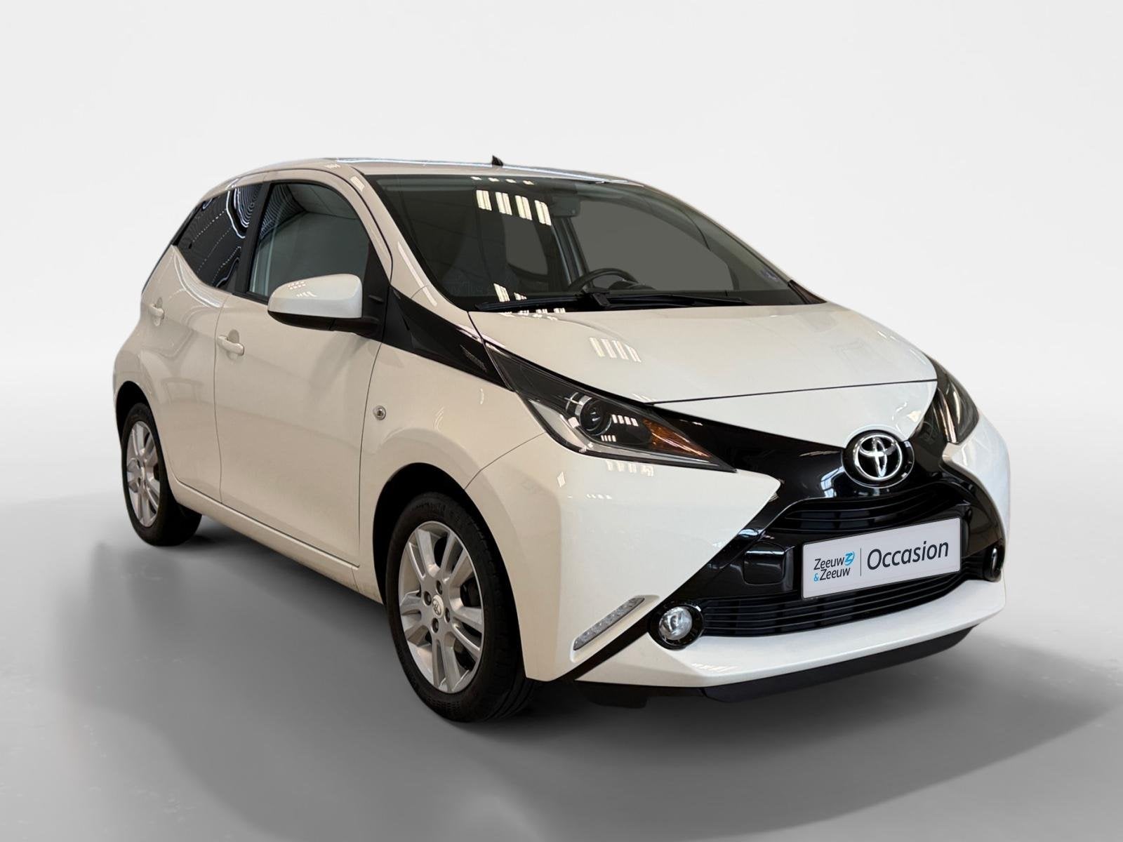 Toyota Aygo 1.0 X-JOY | NAVI | CAMERA | DEALERONDERHOUDEN |, Voorwielaandrijving, 12 maanden, Stof, Gebruikt