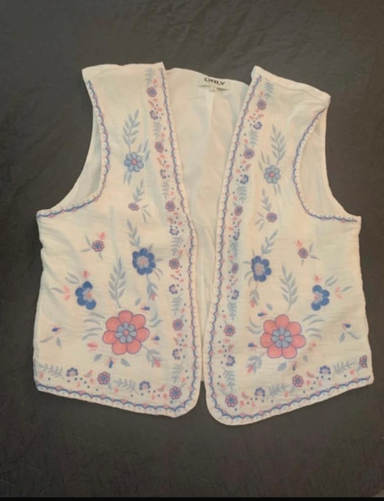 Only gilet maat L - Nieuw met bloemenprint, Ophalen of Verzenden, Nieuw