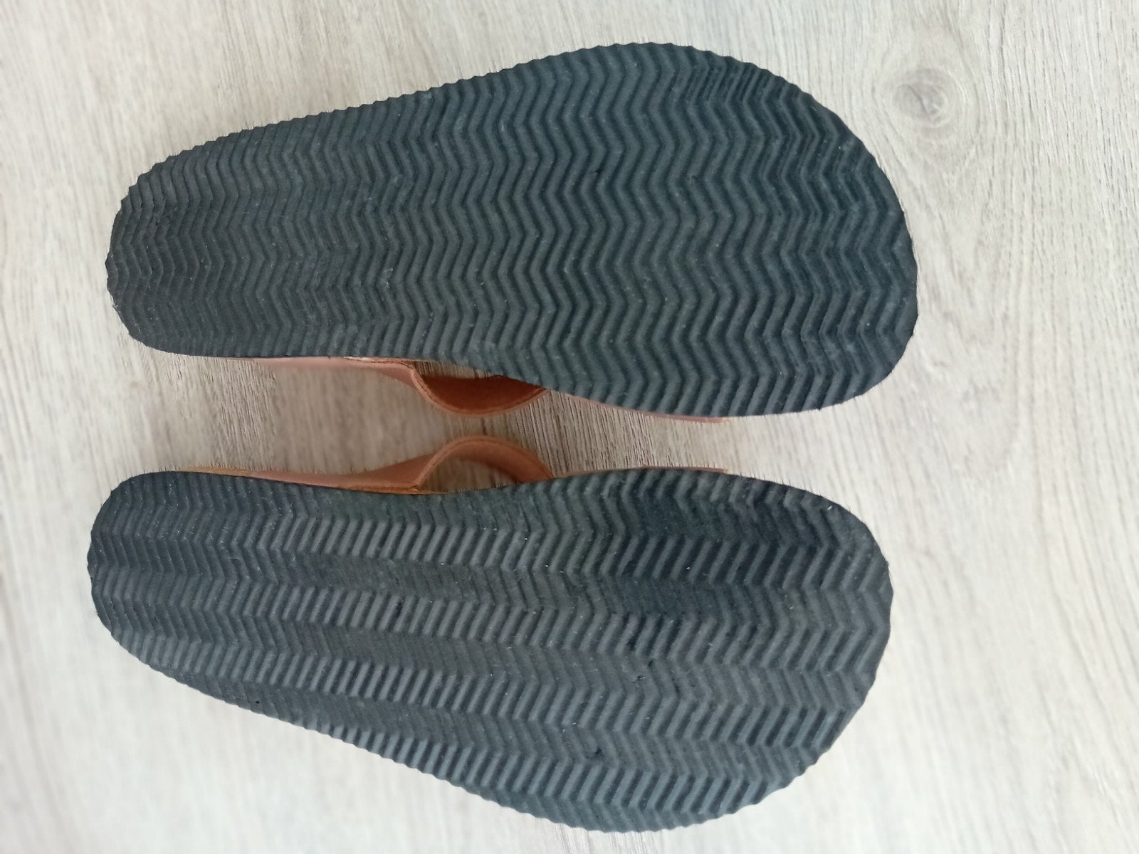 2 paar leuke sandalen/slippers, Kleding | Dames, Ophalen, Overige kleuren, Sandalen of Muiltjes, Merkloos