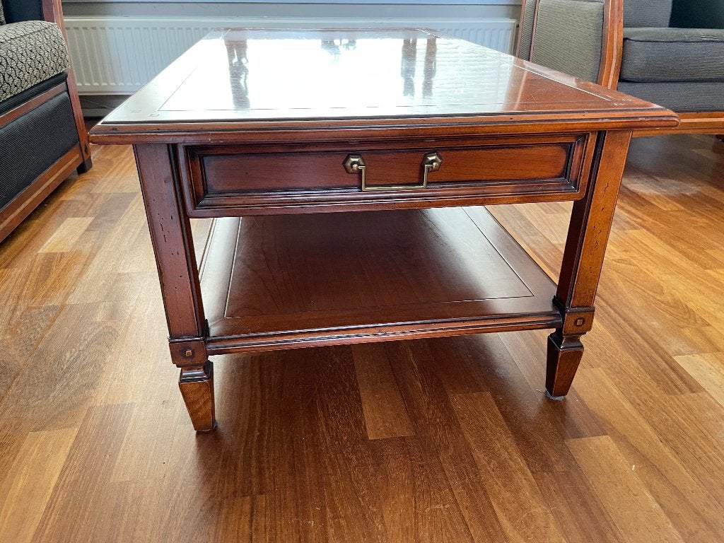 Prachtige houten Salontafel met 2 lades, Ophalen, 50 – 75, Koloniaal/ klassiek, 100 tot 150 cm