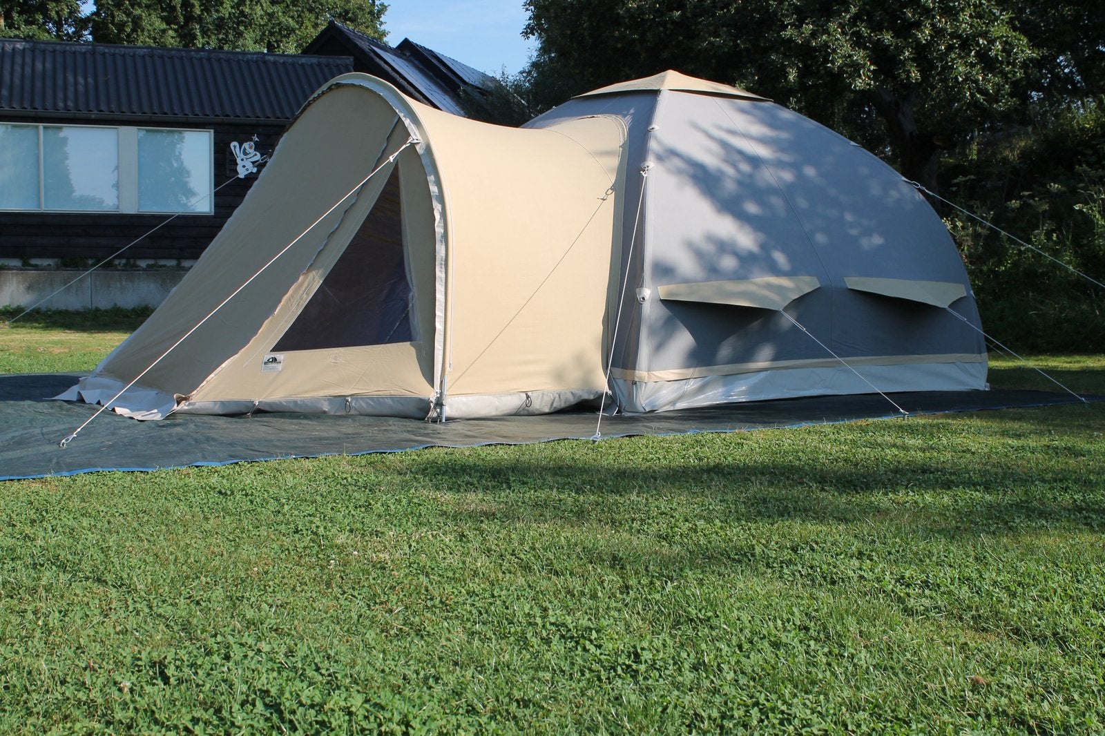 Karsten oppompbare tent 325 staalgrijs uitstekende staat, Ophalen, Zo goed als nieuw, Tot en met 4