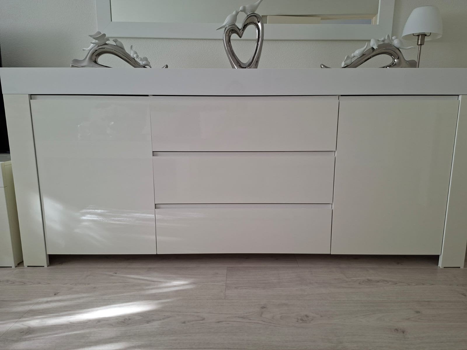 Hoogglans witte dressoir, tv-meubel + eettafel - Huisdiervri, Ophalen, Modern, Hoogglans, 150 tot 200 cm, Met lade(s)
