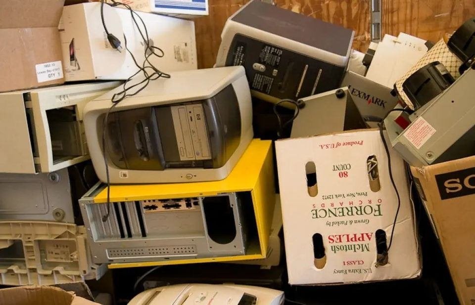 GRATIS gehaald kapotte computers regio meppel hoogeveen eo, Computers en Software, Desktop Pc's, Ophalen, Onbekend