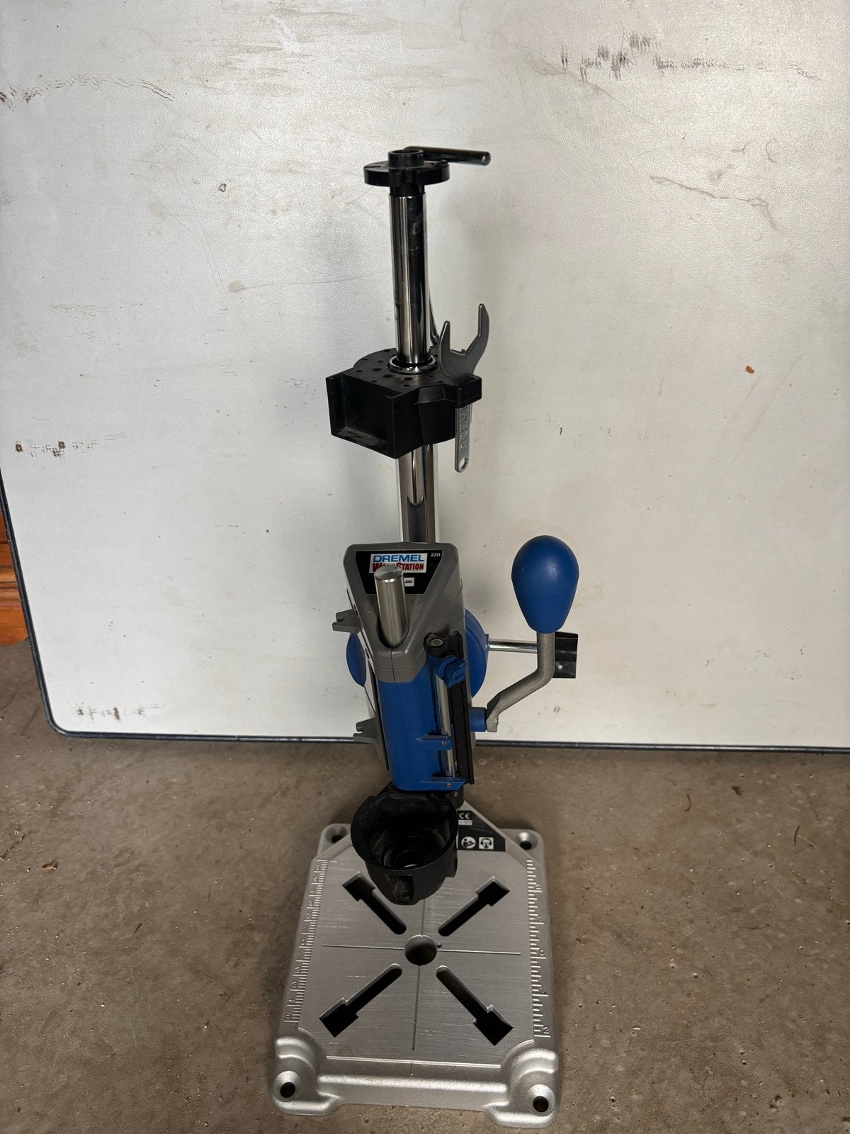 Dremel Workstation 220, Boorstandaard voor Dremel, Ophalen, Zo goed als nieuw, Minder dan 400 watt, Kolomboormachine