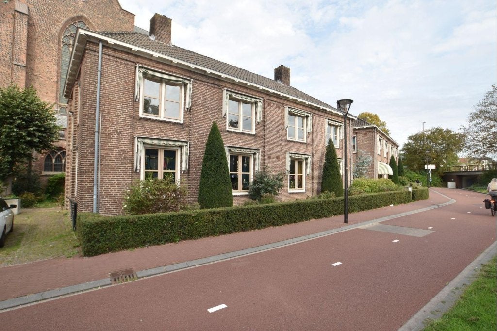 NIEUW! Woonruimte te huur St. Walburgisplein, Arnhem, Huizen en Kamers