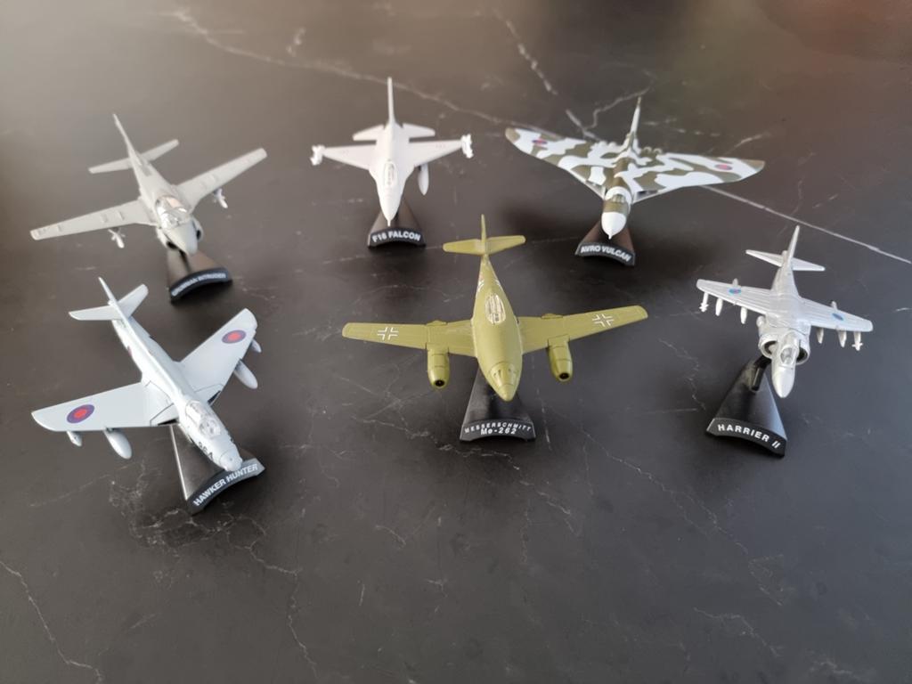 6 Die-cast Vliegtuigen:Vulcan,Me262, Harrier, F16, Hunter,e6, Overige merken, 1:72 tot 1:144, Gebruikt, Ophalen of Verzenden