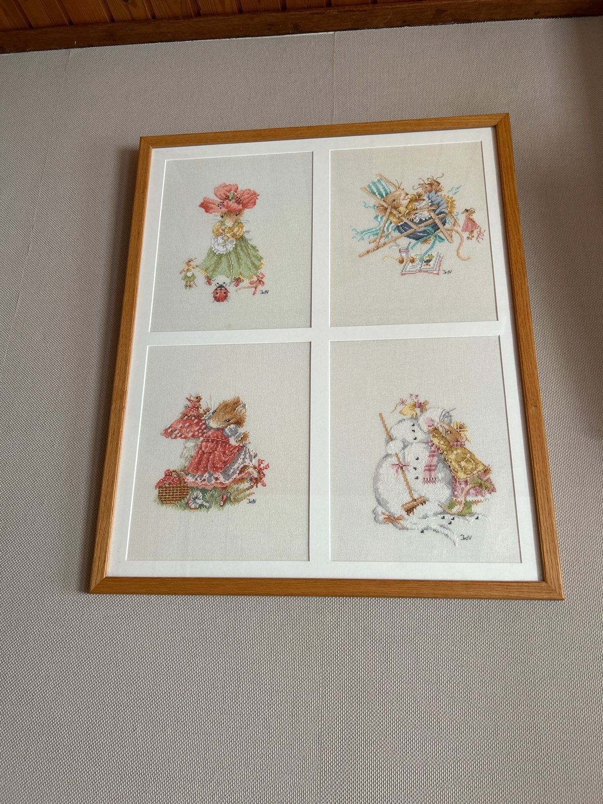 Ingelijste borduurwerken - 4 jaargetijden van vera de muis, Hobby en Vrije tijd, Ophalen of Verzenden, Zo goed als nieuw, Handborduren