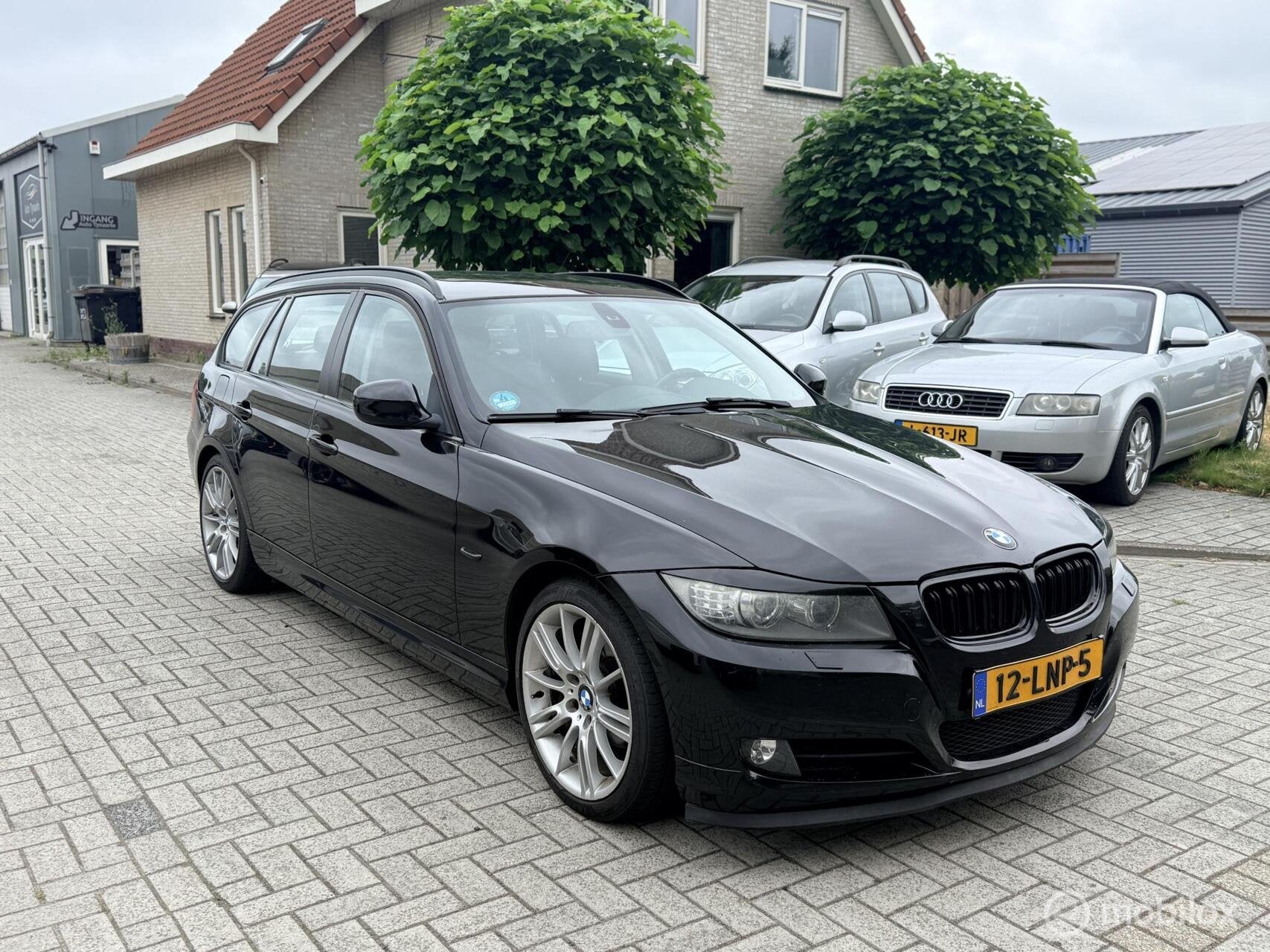 BMW 3-serie Touring 318i Business Line, Automaat, Euro 5, 1435 kg, Zwart