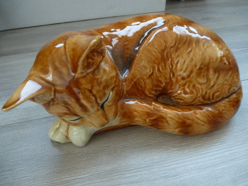 Goebel - Beeld van slapende Poes / Kat, Verzamelen, Beelden en Beeldjes, Verzenden, Zo goed als nieuw, Dier