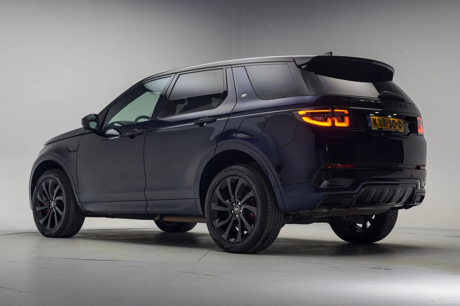 Land Rover Discovery Sport P300e PHEV AWD R-Dynamic SE [ Pan, Auto's, Blauw, Discovery Sport, Leder, Bedrijf