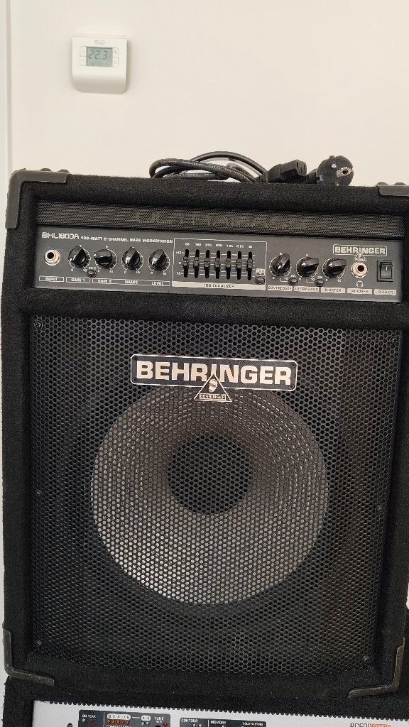 Behringer Bascombo BXL1800A, Muziek en Instrumenten, Ophalen, Zo goed als nieuw, Basgitaar, 100 watt of meer
