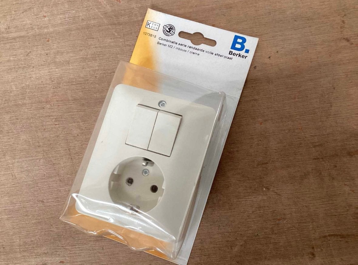 Berker M2 combinatie schakelaar  (70x) NIEUW, Ophalen, Nieuw, Stopcontact