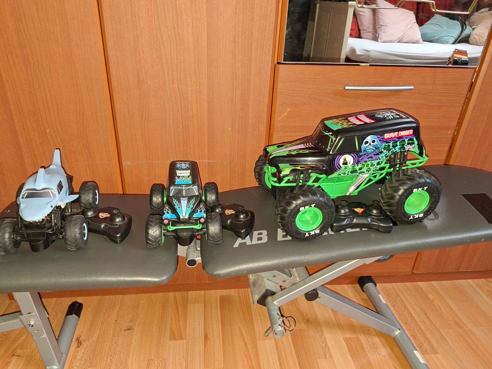Grave Digger RC Monster Truck met afstandsbediening, Hobby en Vrije tijd, Modelbouw | Radiografisch | Auto's, Elektro, Gebruikt