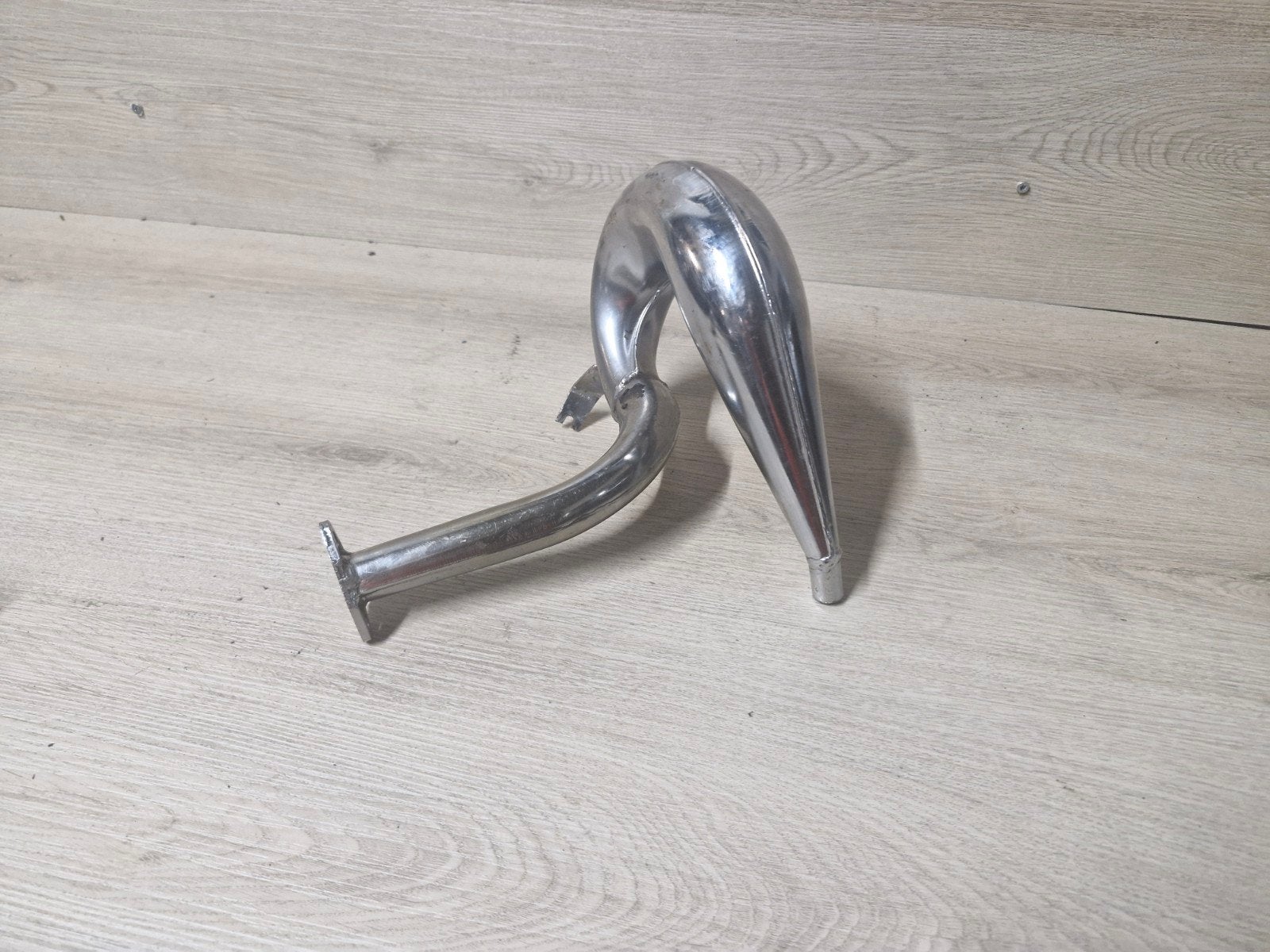 Reely carbon fighter uitlaat, Ophalen of Verzenden, Zo goed als nieuw, Overige schalen, Onderdeel